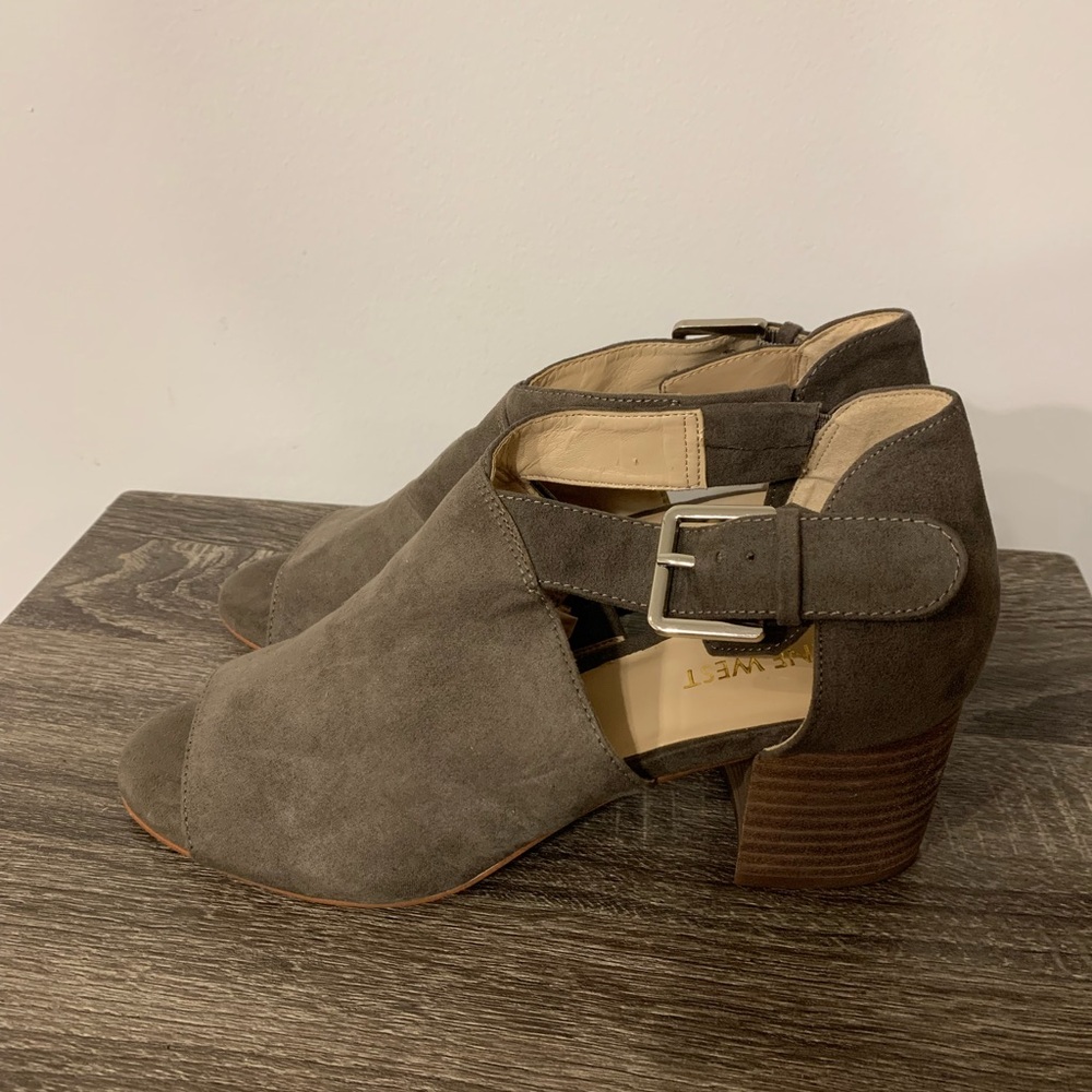 Nine West Women's Gray Suede Open Toe Ankle Booties Size 7.5